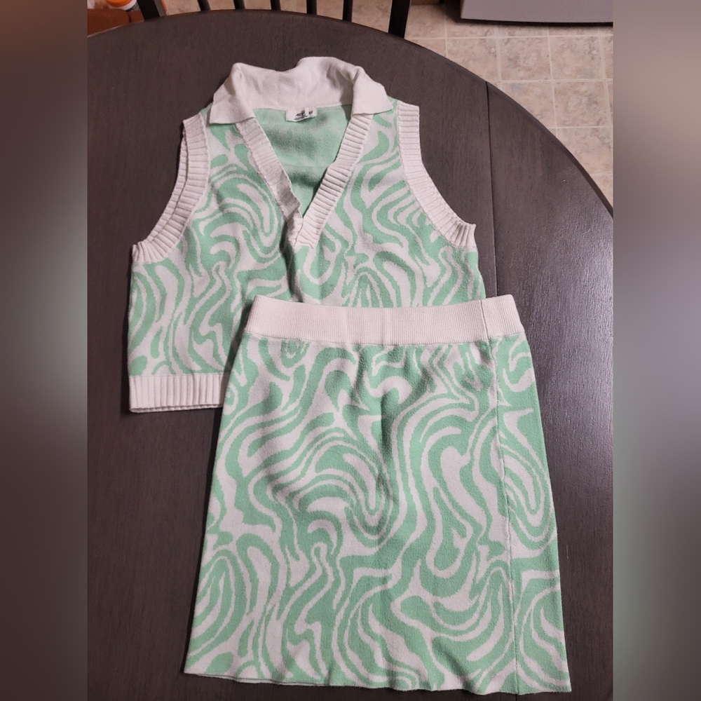 Green and White Patterned Knit Set